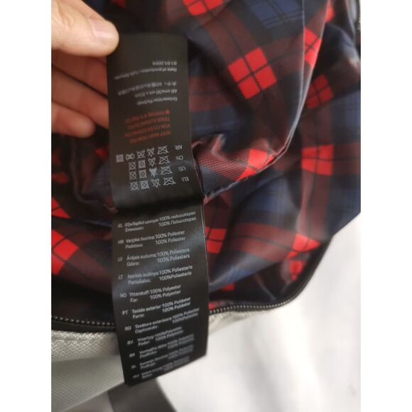 Porsche Duffel Bag: The All-in-One Travel and Gym Sports Bag - Picture 7 of 10